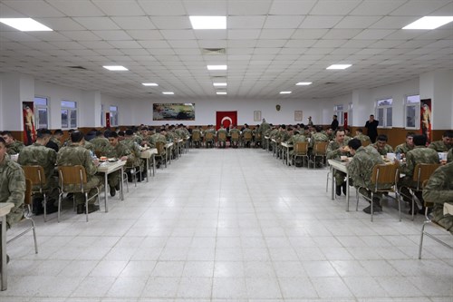 Valimiz Sayın Tuncay Akkoyun Kahraman Mehmetçiklerimizle İftar Yaptı